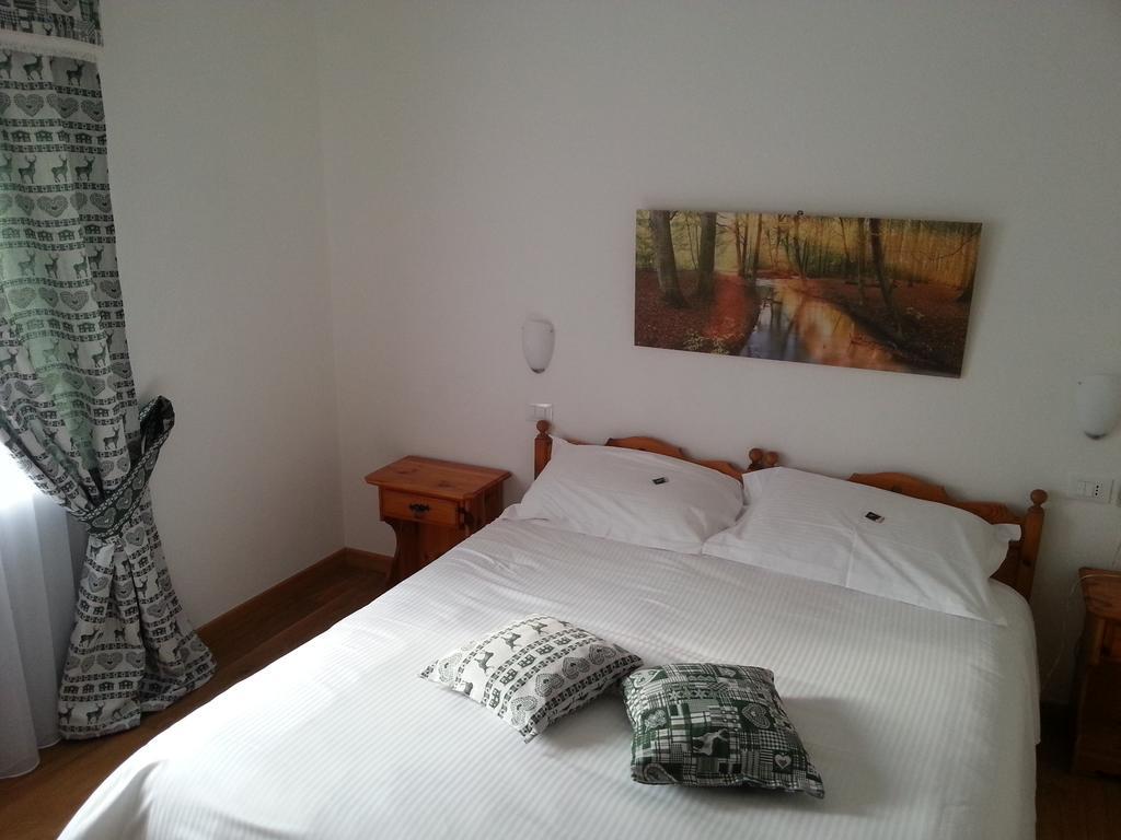 Garnì Valdan Hotell Falcade Rum bild