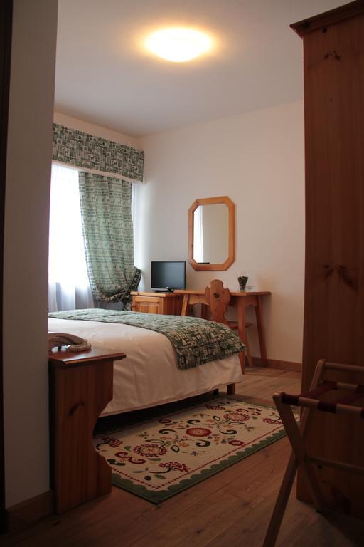 Garnì Valdan Hotell Falcade Exteriör bild