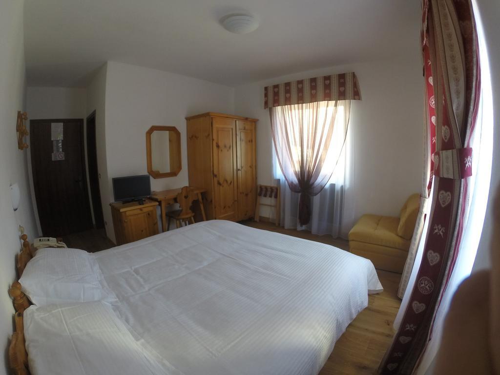 Garnì Valdan Hotell Falcade Rum bild