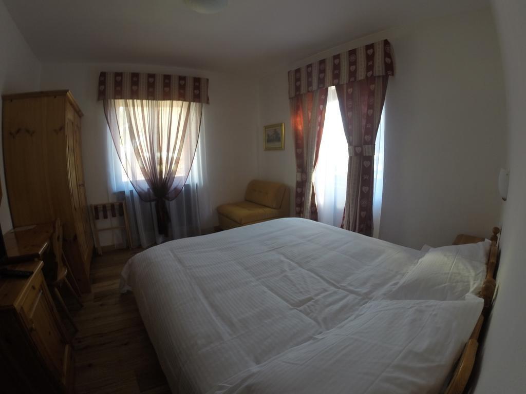 Garnì Valdan Hotell Falcade Rum bild